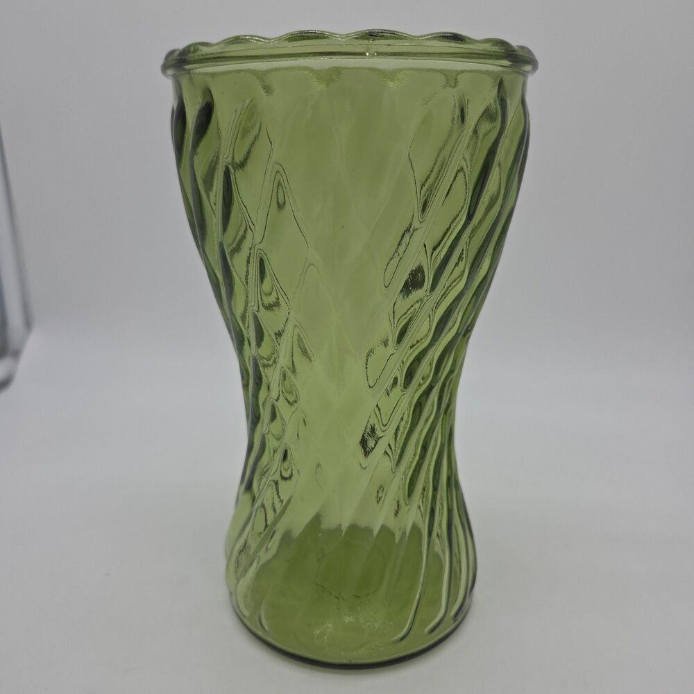 Vintage Green Glass Vase Swirl Pattern Scalloped Rim 8 Inches MCM Avocado Retro - Picture 4 of 7